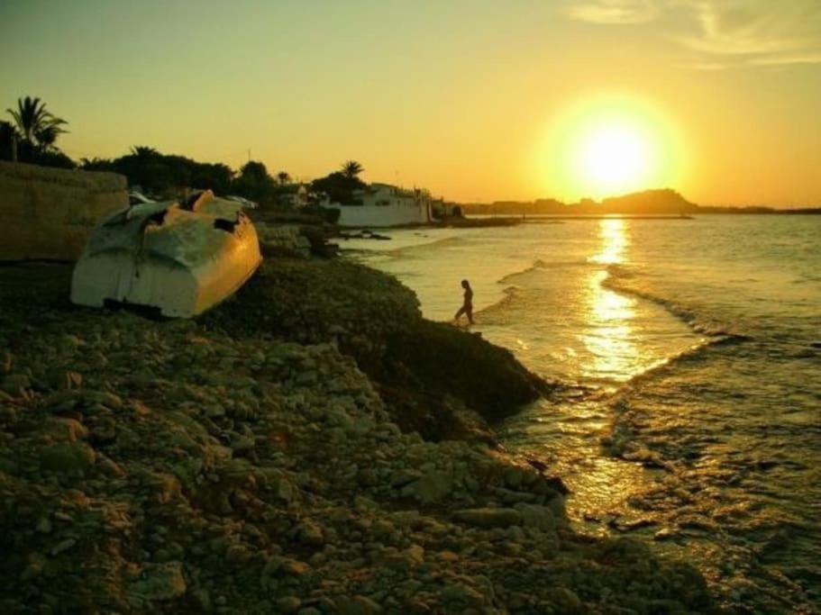 LA NARANJAA primera linea de PLAYA con WIFI y PARKING GRATIS Dénia Exterior foto