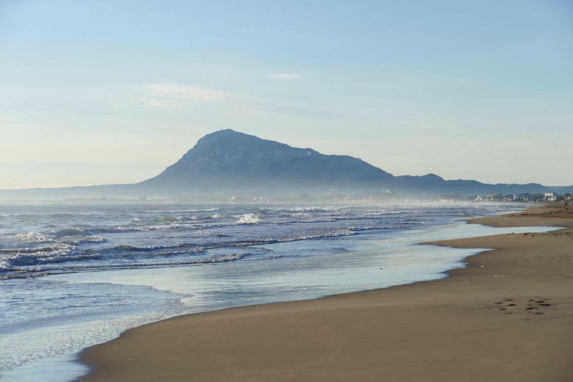LA NARANJAA primera linea de PLAYA con WIFI y PARKING GRATIS Dénia Exterior foto