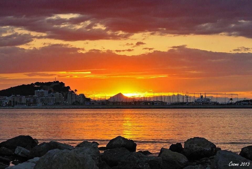 LA NARANJAA primera linea de PLAYA con WIFI y PARKING GRATIS Dénia Exterior foto